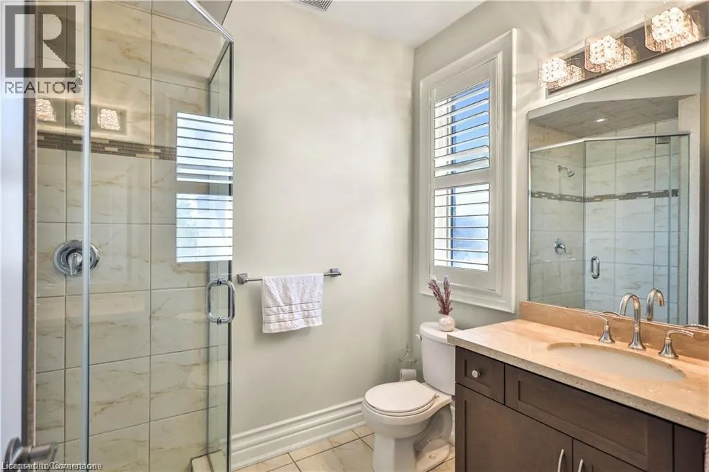 220 MOORLAND Crescent