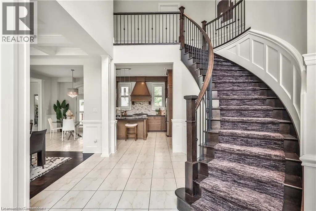 220 MOORLAND Crescent