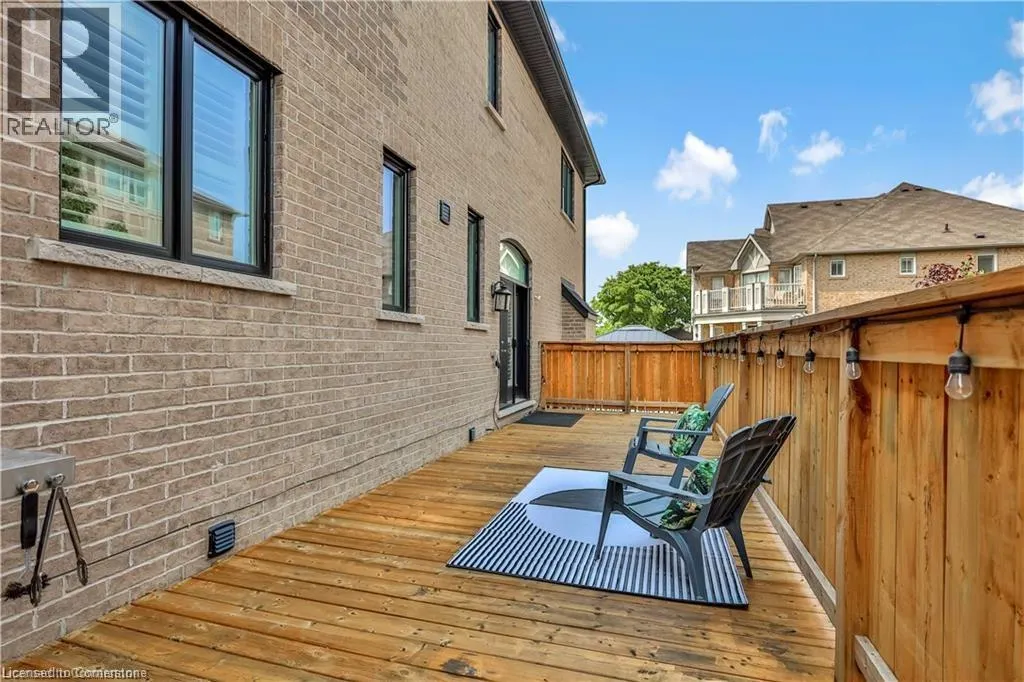220 MOORLAND Crescent