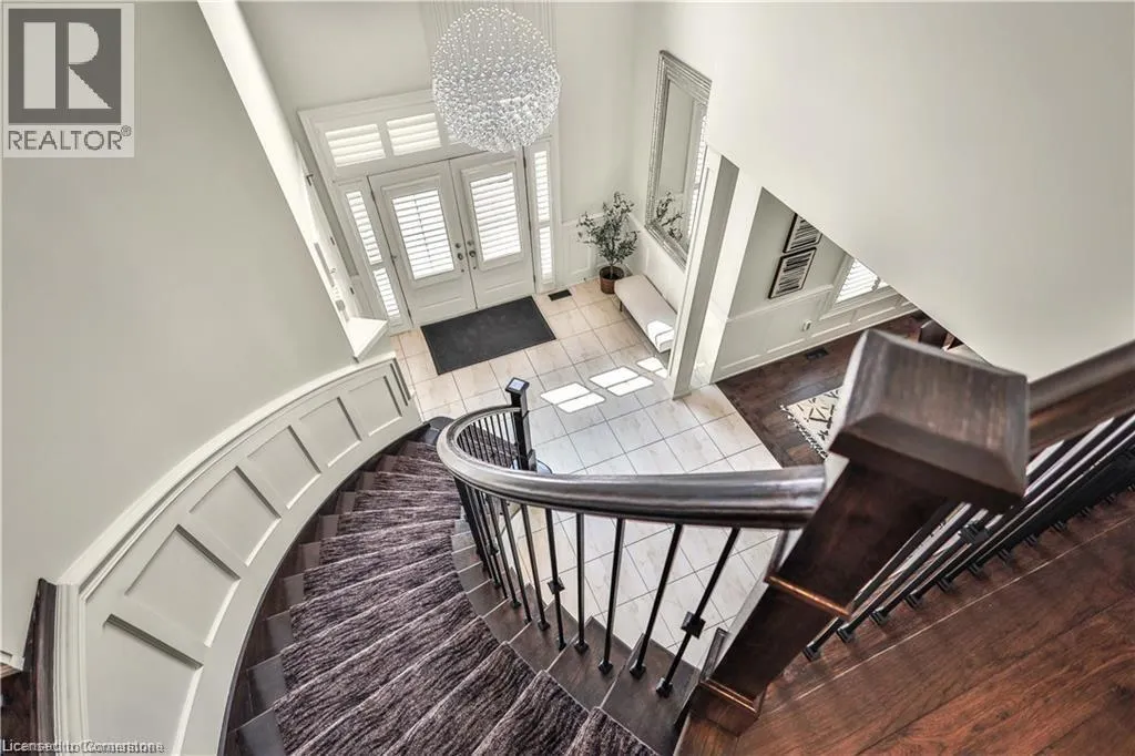 220 MOORLAND Crescent