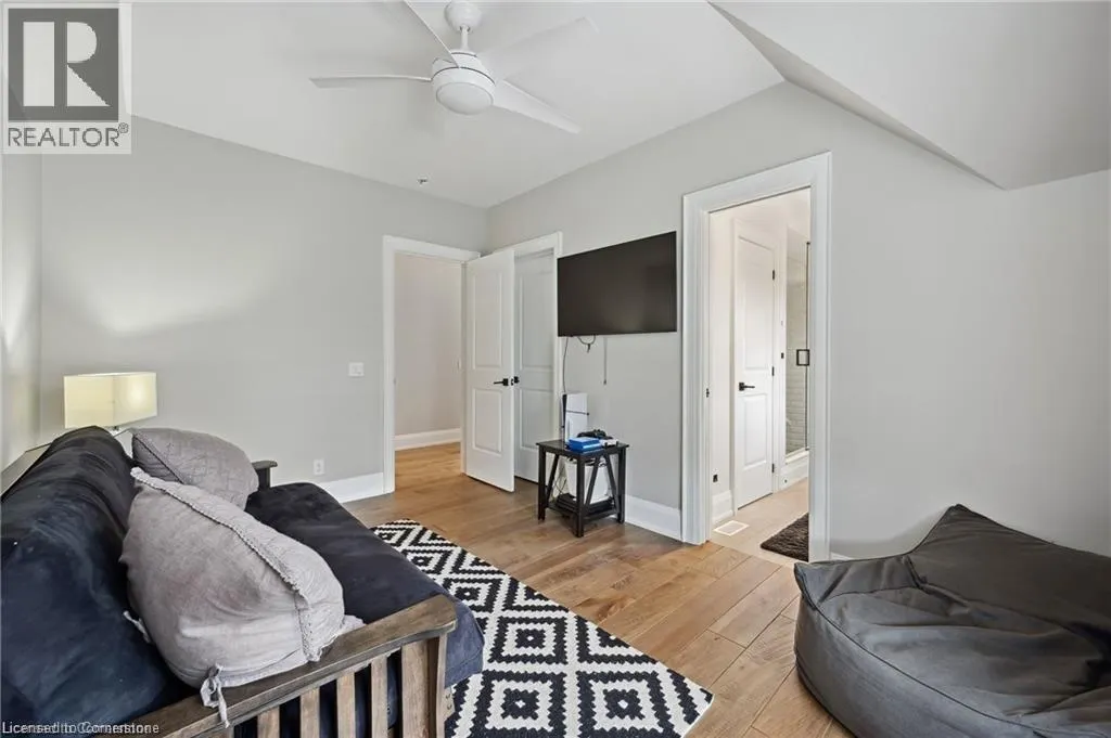 1247 WOOD Place