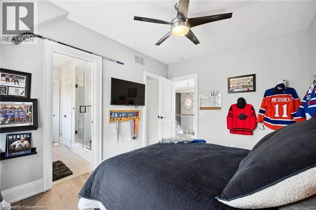 1247 WOOD Place