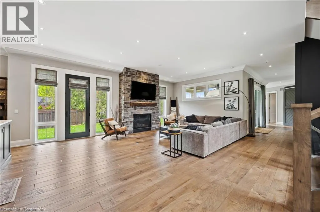 1247 WOOD Place