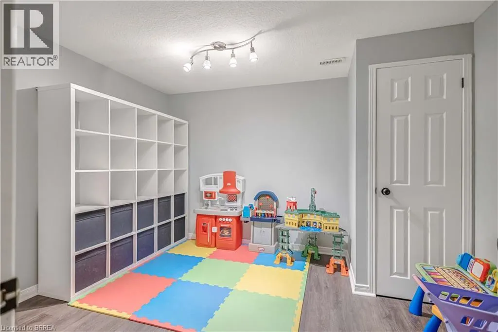 27 SHANTZ Avenue