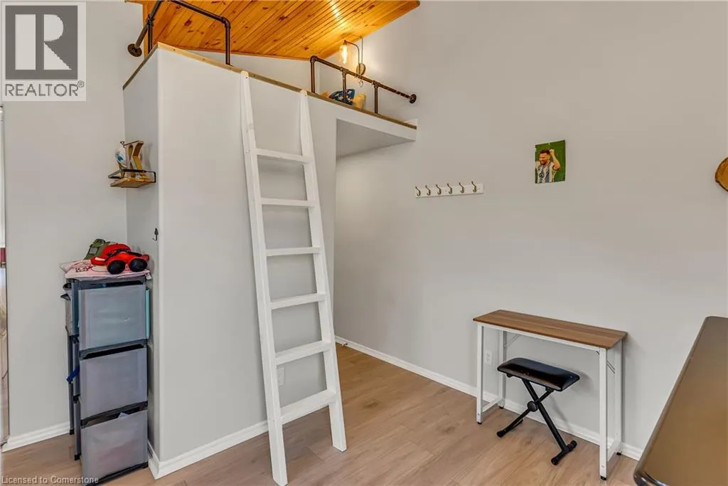 182 SNYDERS Road W