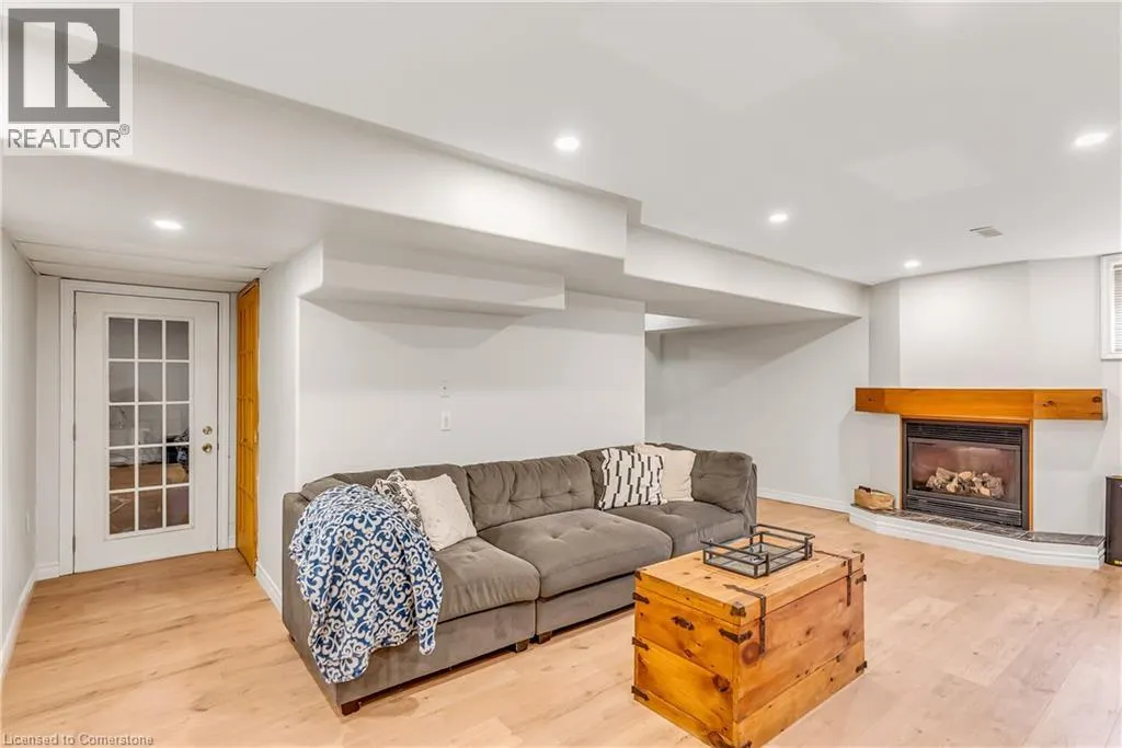 182 SNYDERS Road W