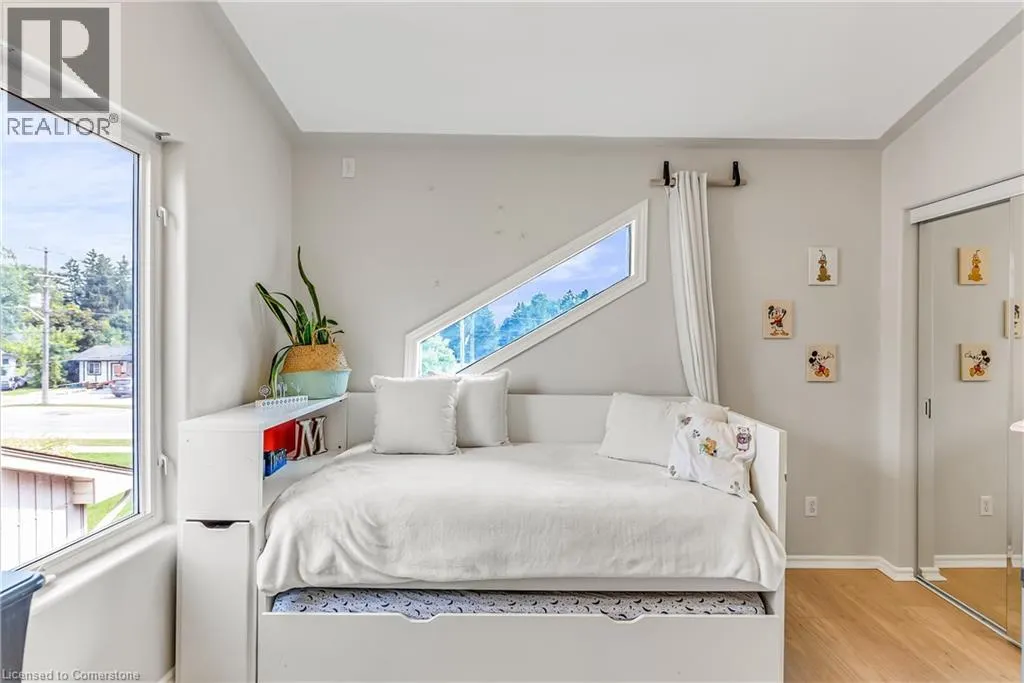 182 SNYDERS Road W