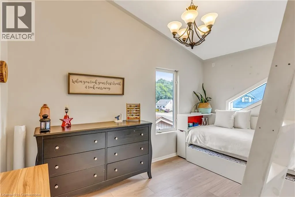 182 SNYDERS Road W