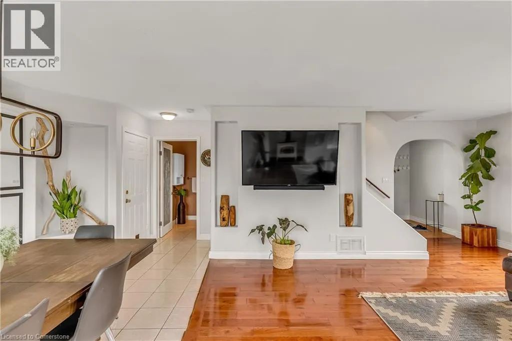 182 SNYDERS Road W