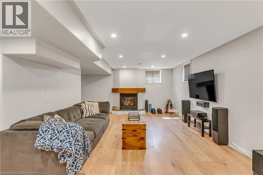 182 SNYDERS Road W