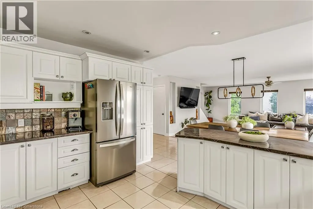 182 SNYDERS Road W