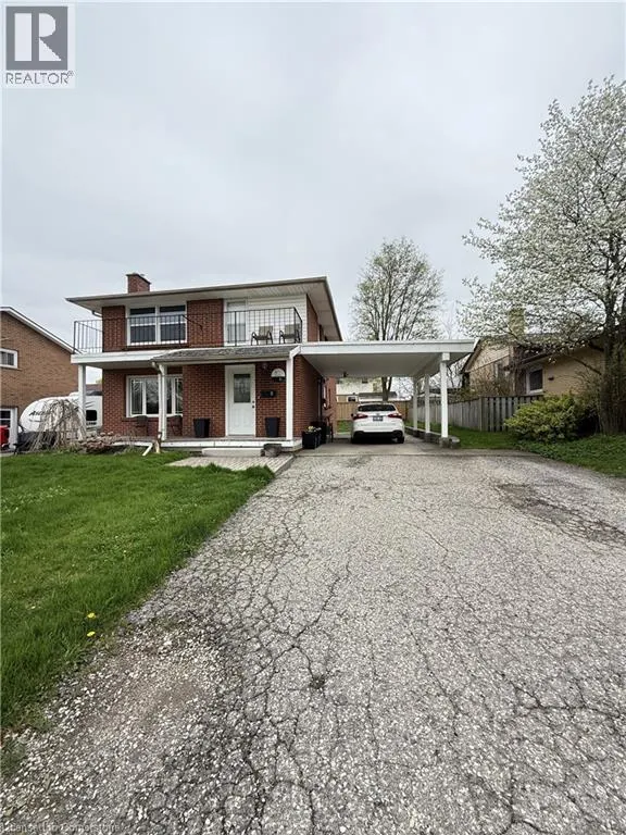 1006 NESBITT Crescent Unit# A, #A