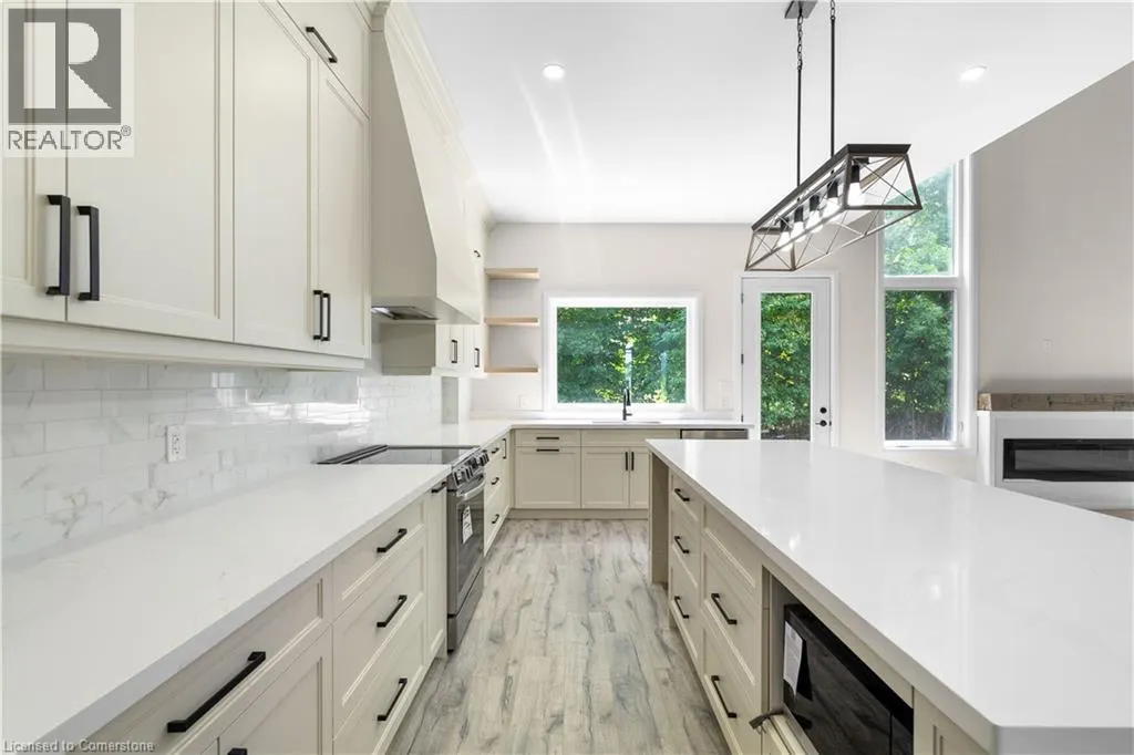 25 SUNVIEW Drive