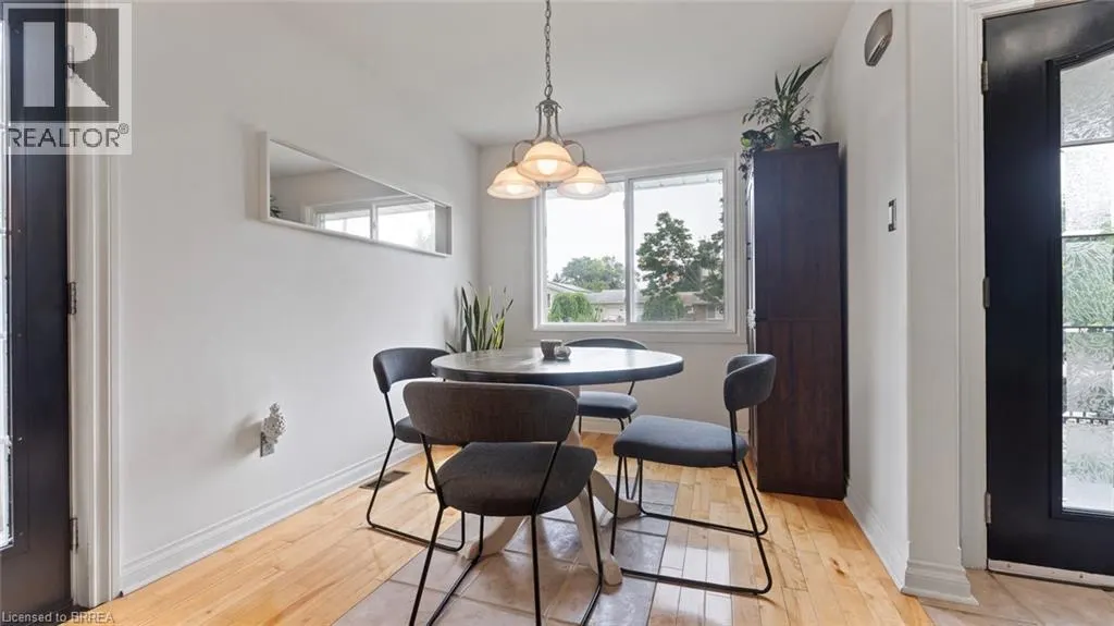 32 DANIEL Place