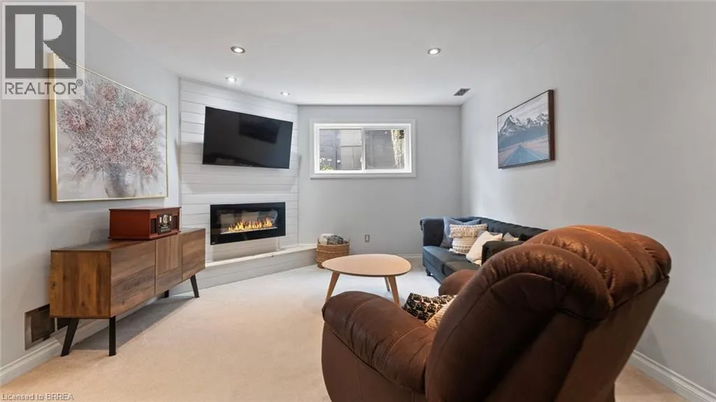 32 DANIEL Place