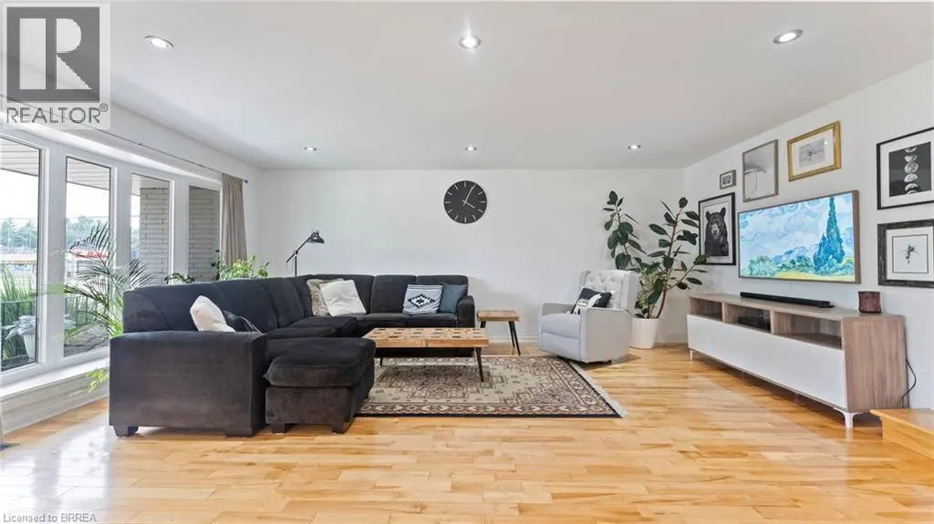 32 DANIEL Place