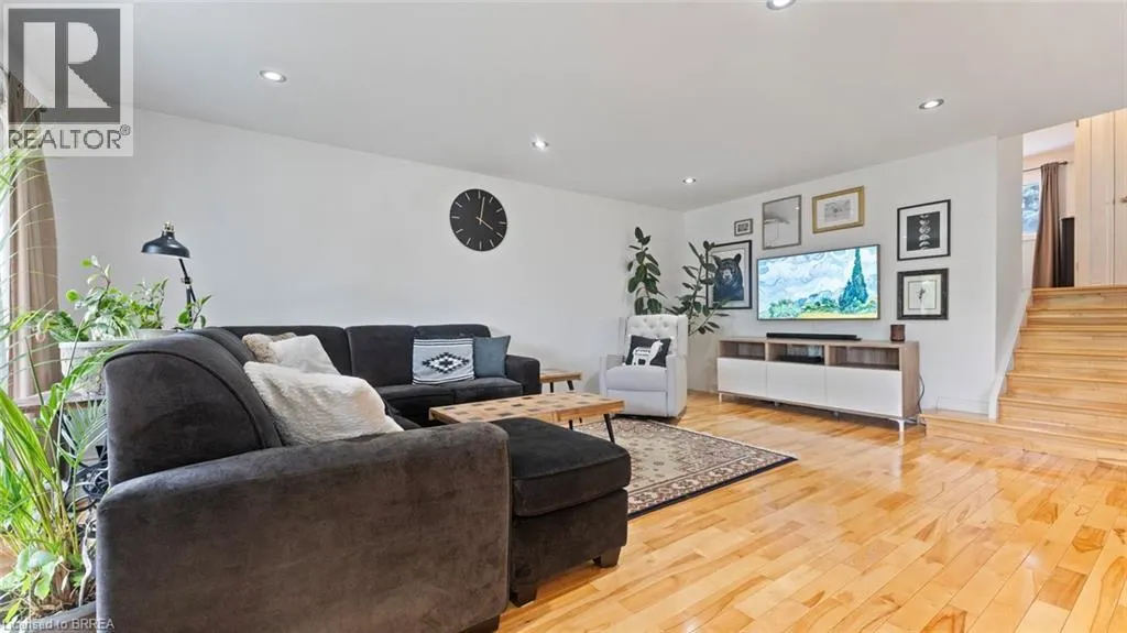 32 DANIEL Place