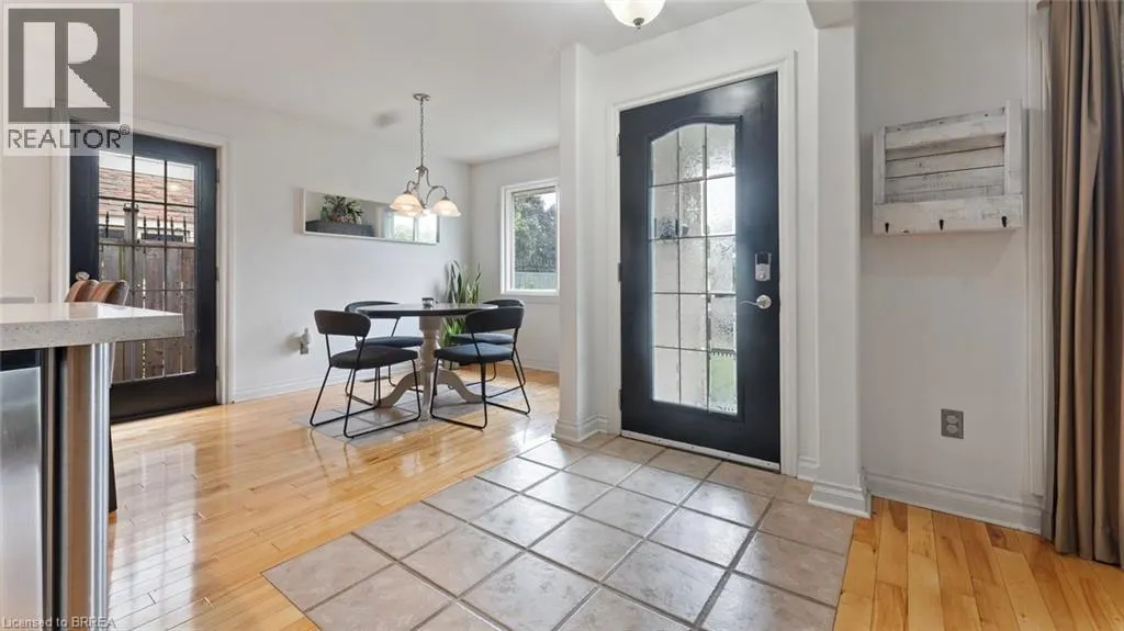 32 DANIEL Place