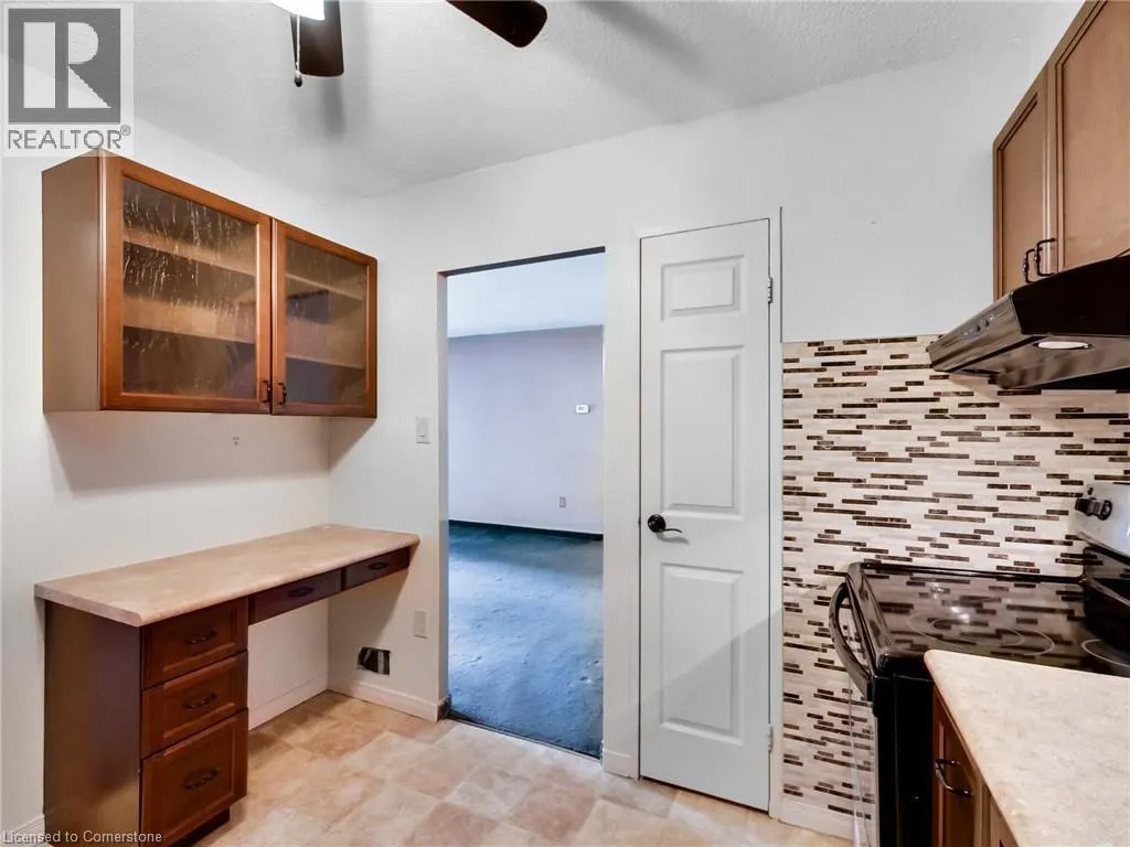 500 GREEN Road Unit# 203, #203
