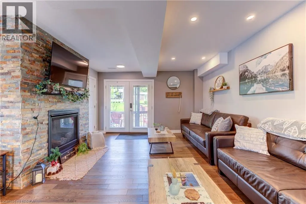 52 RIVER Drive