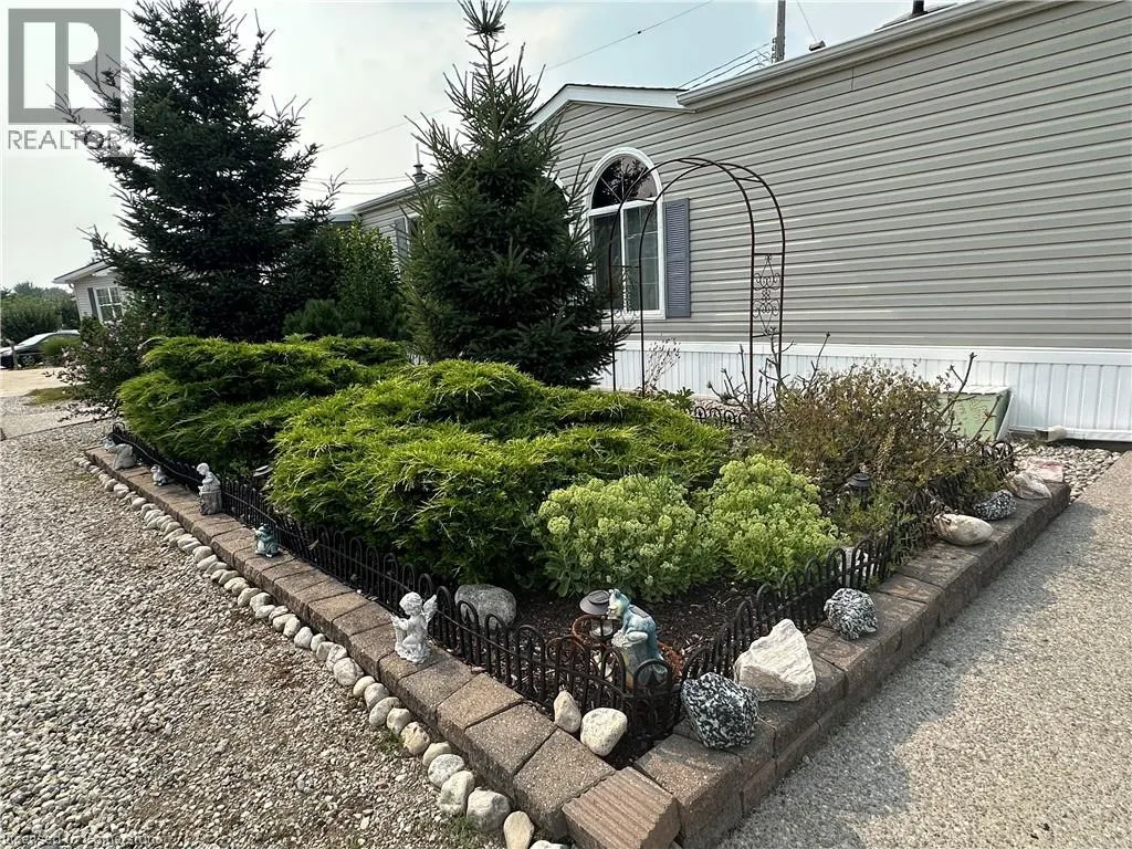 17 HEMLOCK CRESCENT PVT Crescent