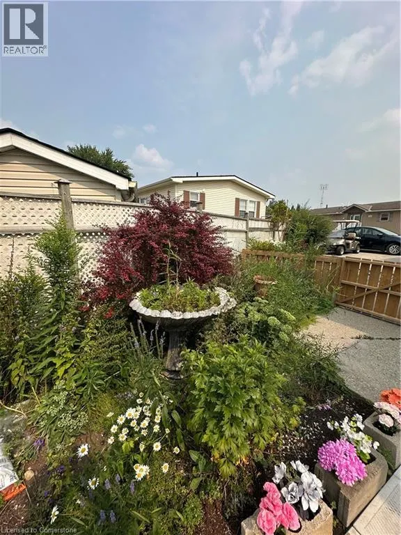 17 HEMLOCK CRESCENT PVT Crescent