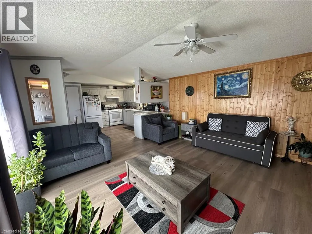 17 HEMLOCK CRESCENT PVT Crescent