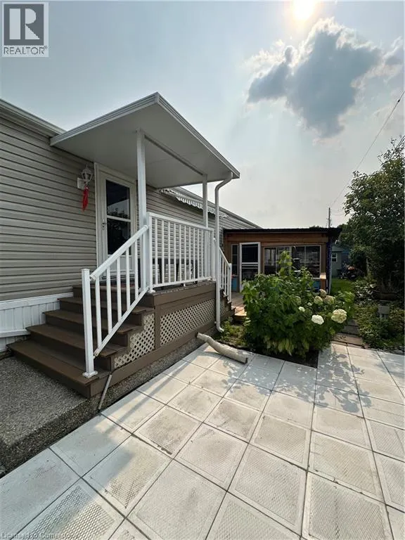 17 HEMLOCK CRESCENT PVT Crescent