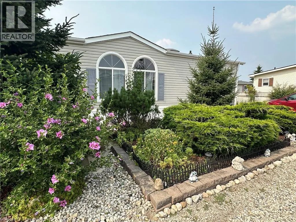 17 HEMLOCK CRESCENT PVT Crescent