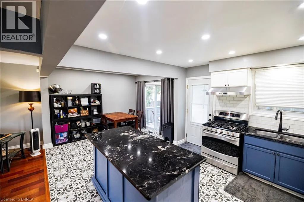 10 GARDEN Crescent