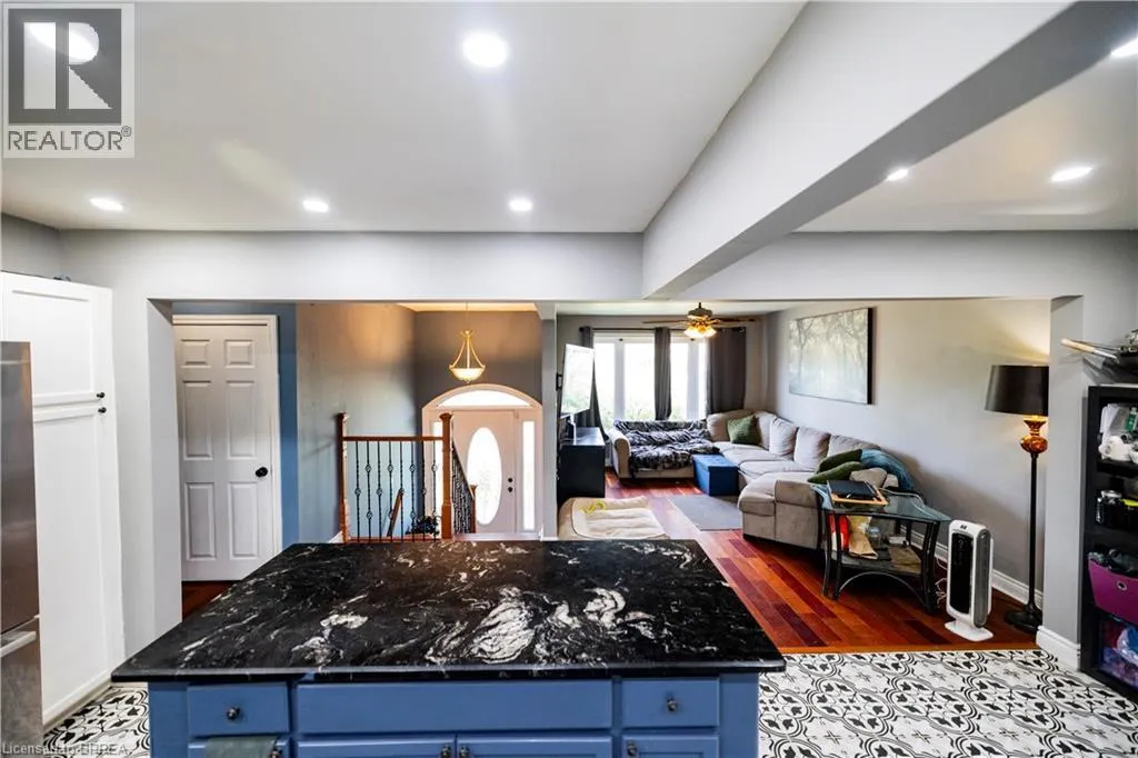 10 GARDEN Crescent