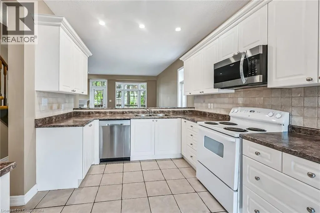 7 GOLDENVIEW Court