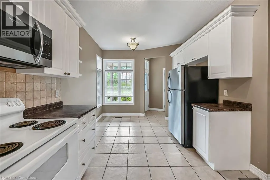 7 GOLDENVIEW Court