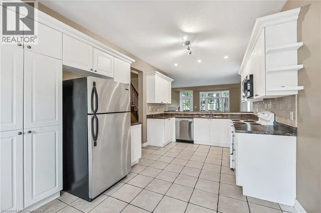 7 GOLDENVIEW Court
