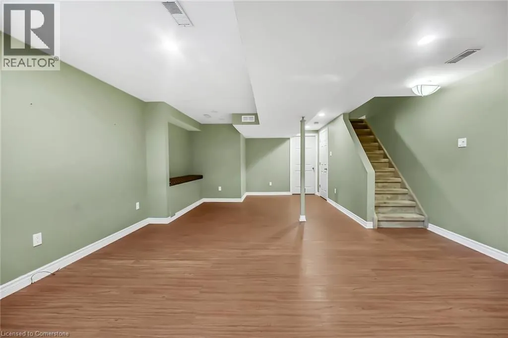 7 GOLDENVIEW Court