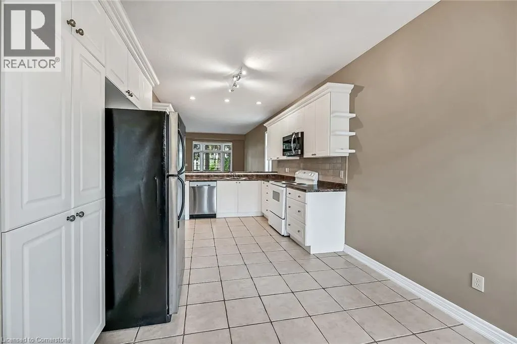 7 GOLDENVIEW Court