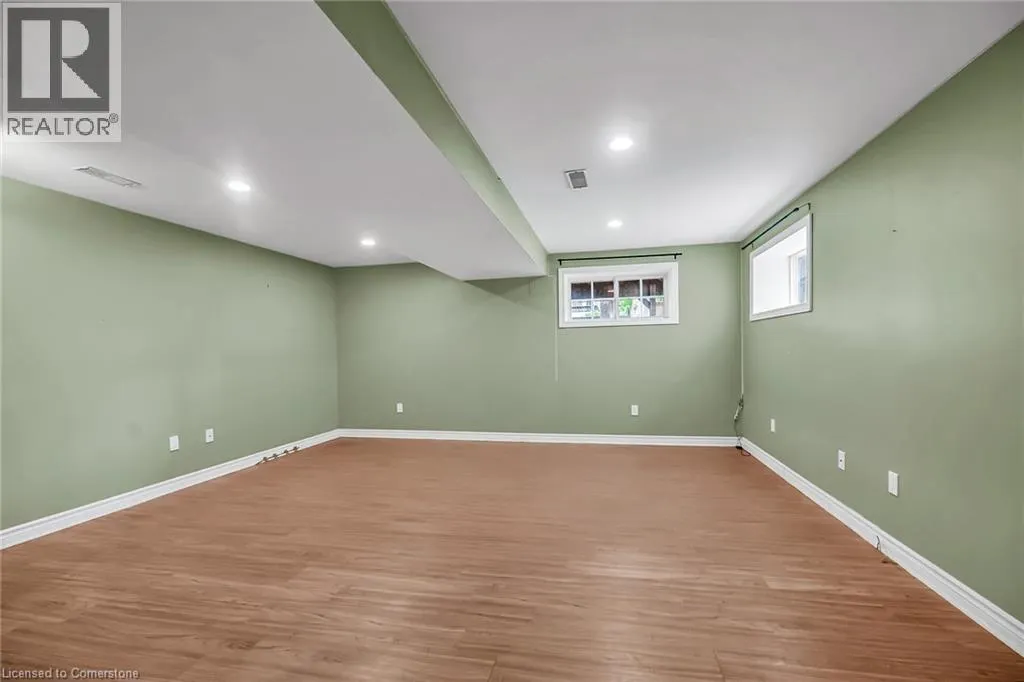 7 GOLDENVIEW Court