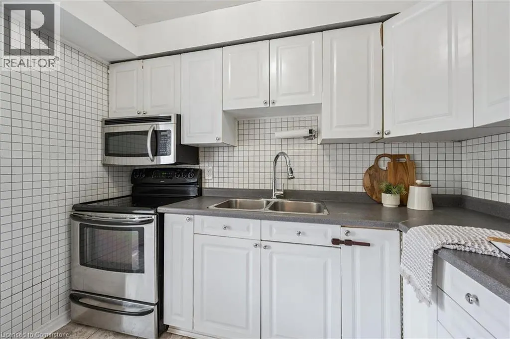 32 MOWAT Boulevard Unit# 52, #52