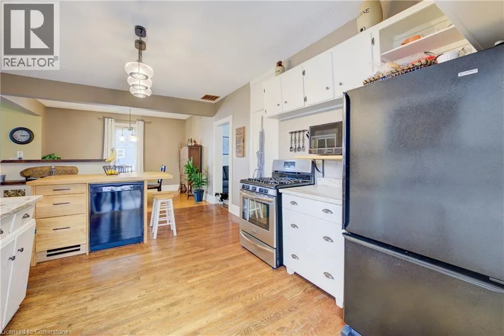 164 QUEEN Street E