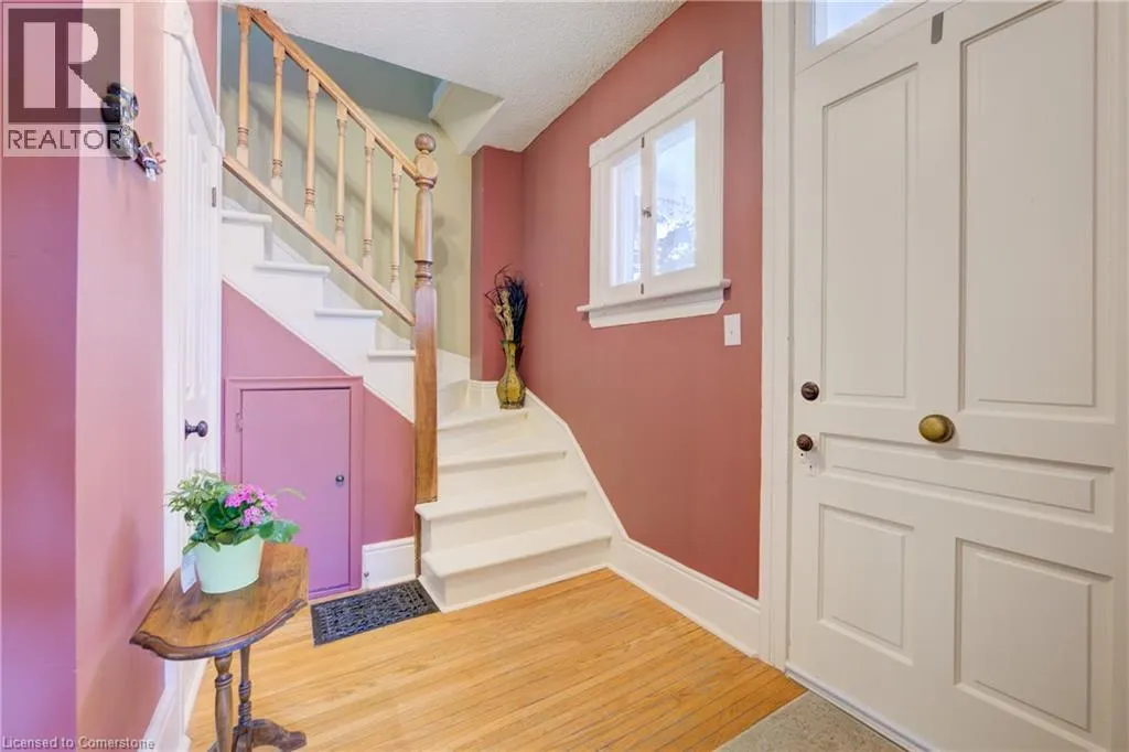164 QUEEN Street E