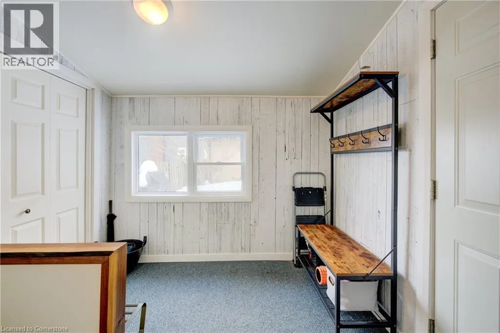 164 QUEEN Street E