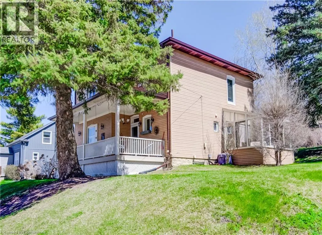 164 QUEEN Street E
