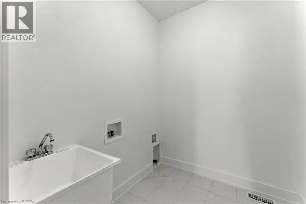 150 VANROOY Trail