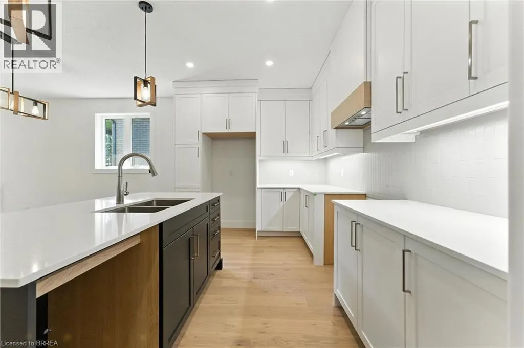 150 VANROOY Trail