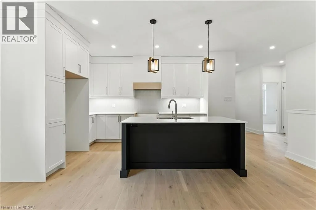 150 VANROOY Trail