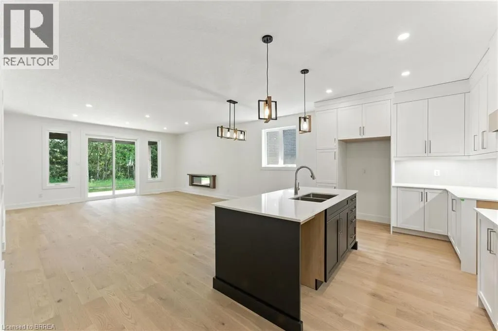 150 VANROOY Trail