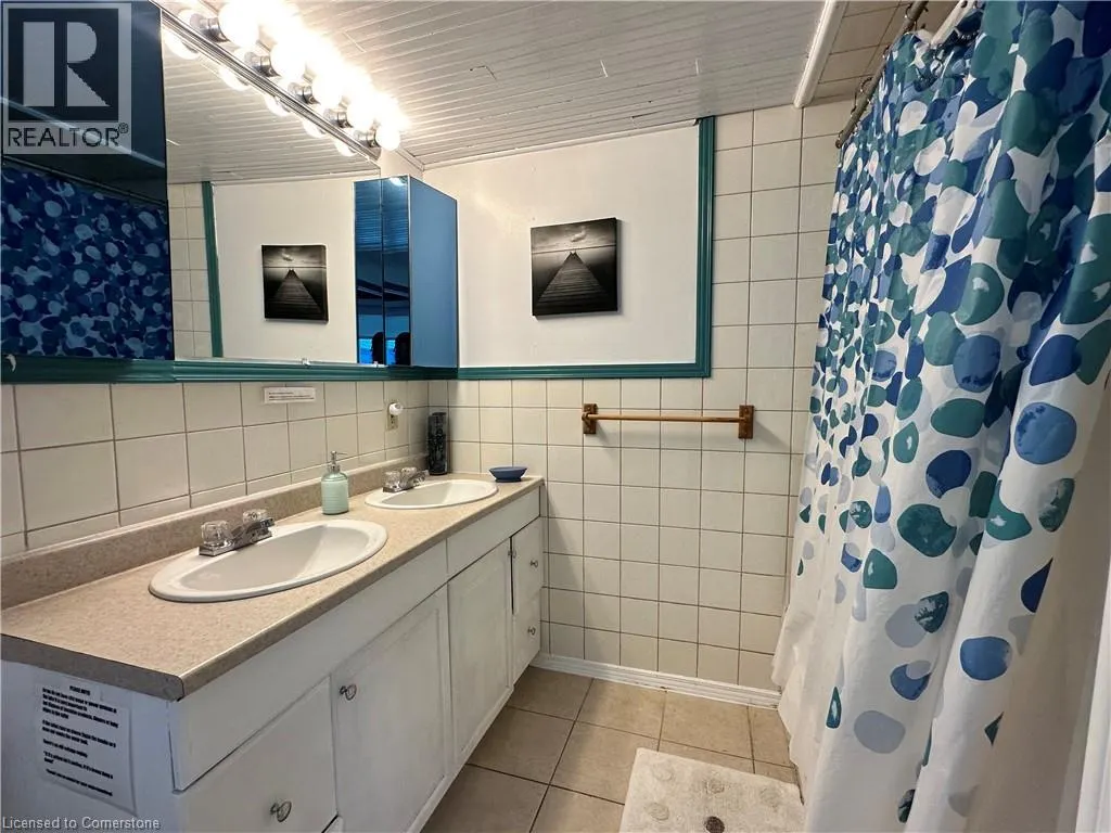 2110 LAKESHORE Road