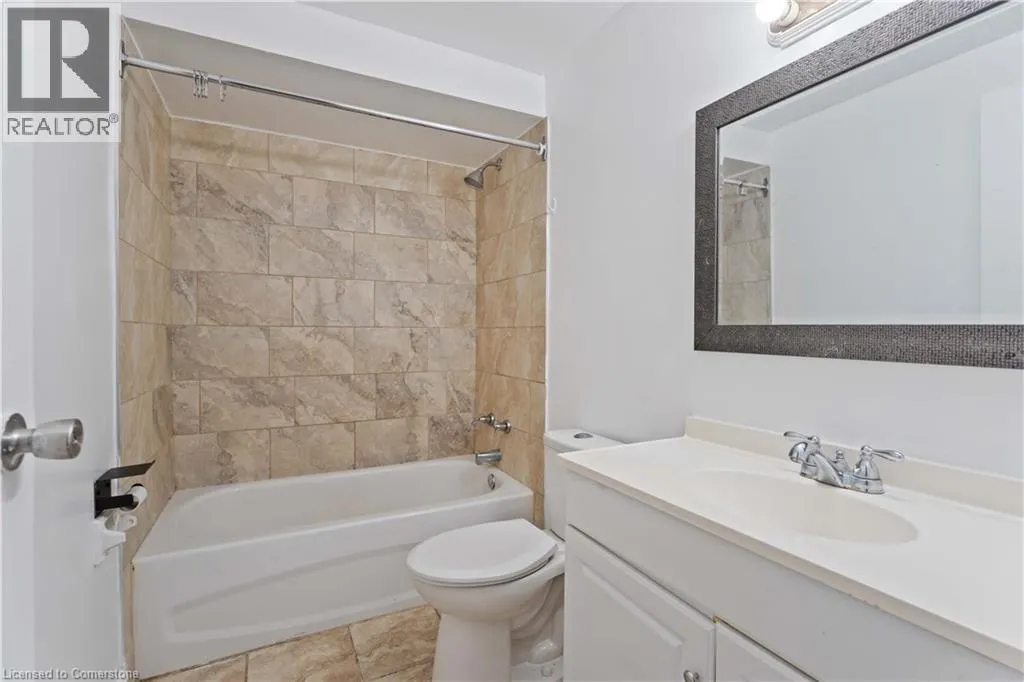 33 ROCHELLE Avenue Unit# 60, #60