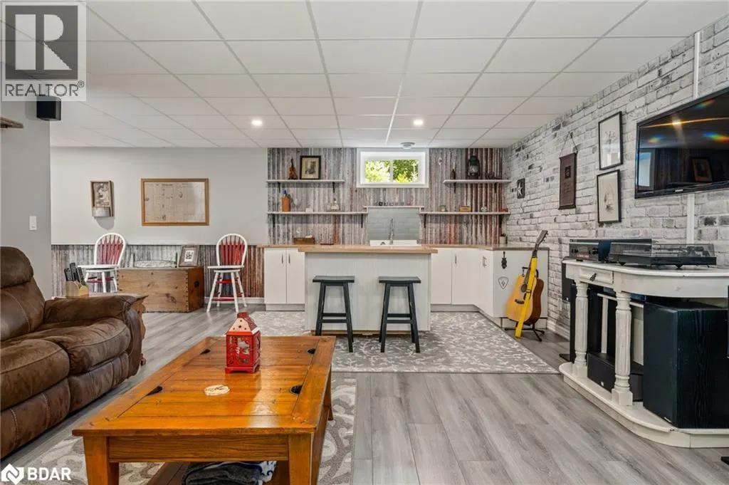 121 YONGE Street S