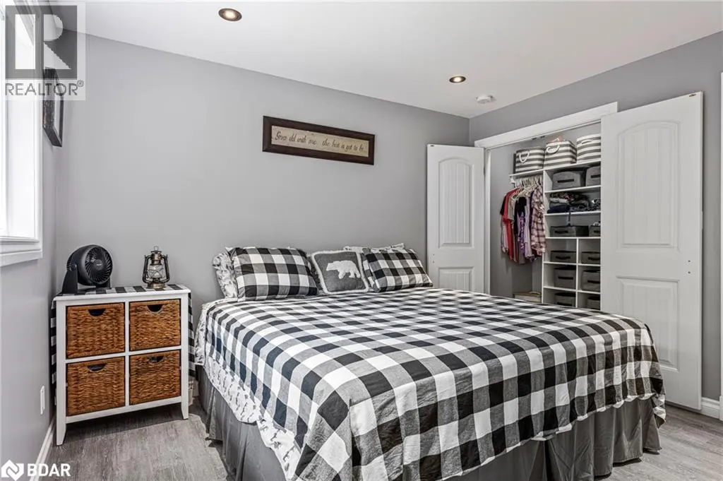 121 YONGE Street S